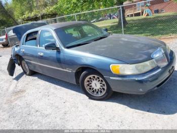  Salvage Lincoln Towncar