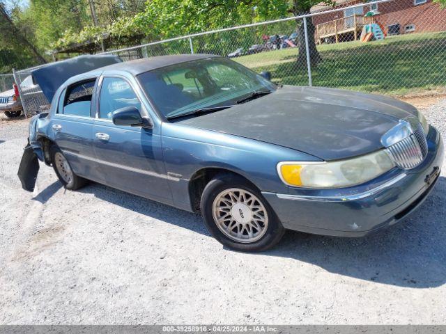  Salvage Lincoln Towncar