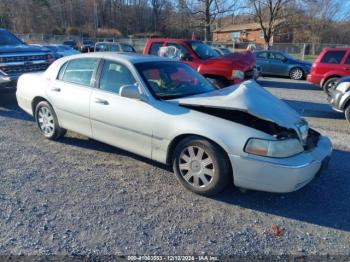  Salvage Lincoln Towncar