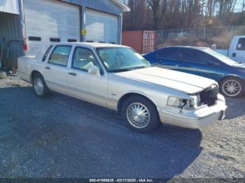  Salvage Lincoln Towncar