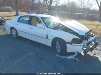  Salvage Lincoln Towncar