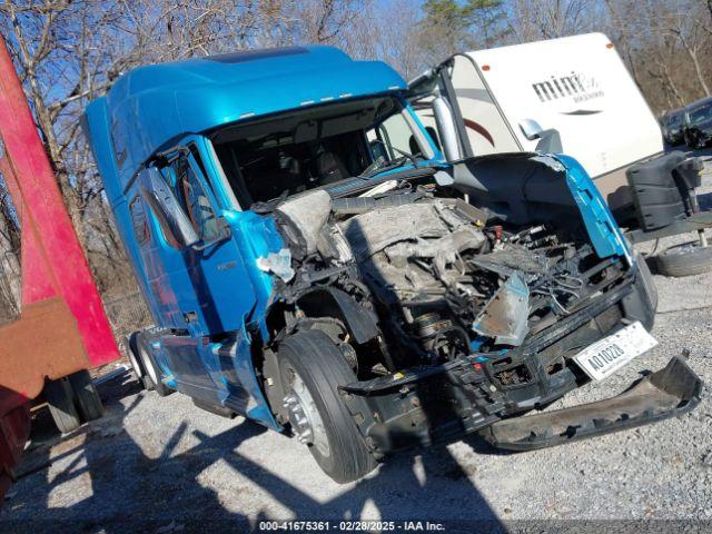  Salvage Volvo Vnl