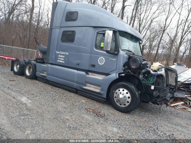  Salvage Volvo Vnl