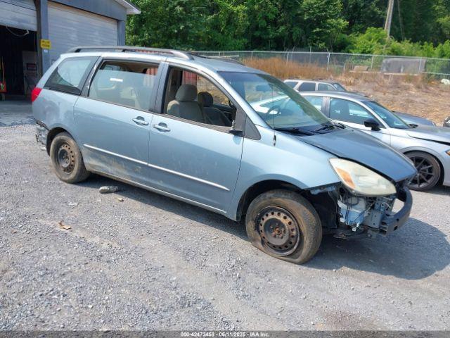  Salvage Toyota Sienna