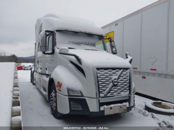  Salvage Volvo Vnl