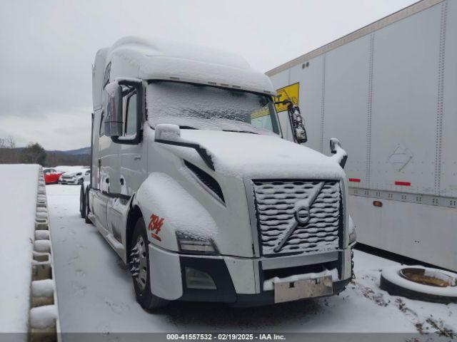  Salvage Volvo Vnl