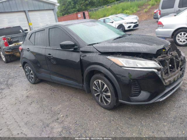  Salvage Nissan Kicks
