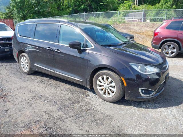  Salvage Chrysler Pacifica