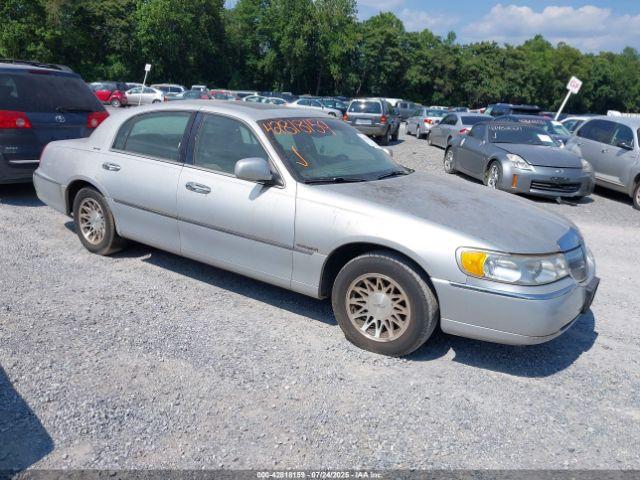  Salvage Lincoln Towncar