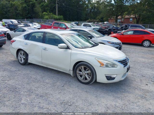  Salvage Nissan Altima