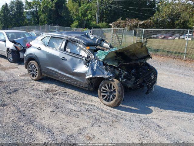  Salvage Nissan Kicks