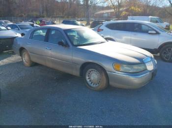  Salvage Lincoln Towncar