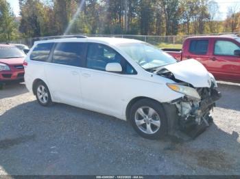  Salvage Toyota Sienna
