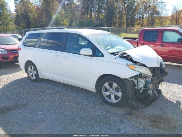  Salvage Toyota Sienna