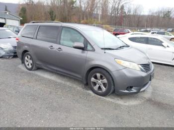 Salvage Toyota Sienna