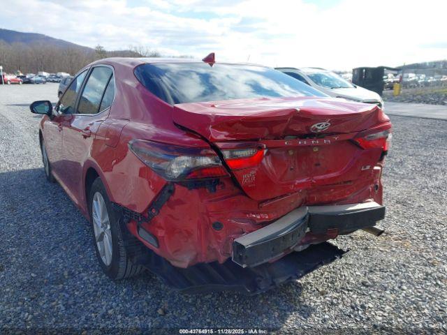 Toyota Camry Le Image 2