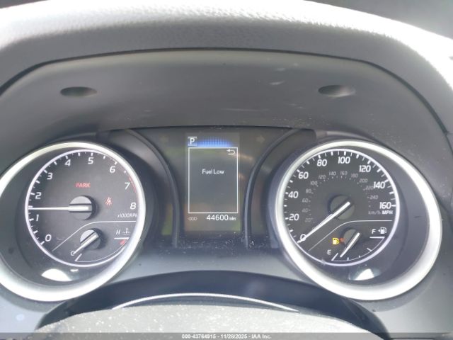 Toyota Camry Le Image 6