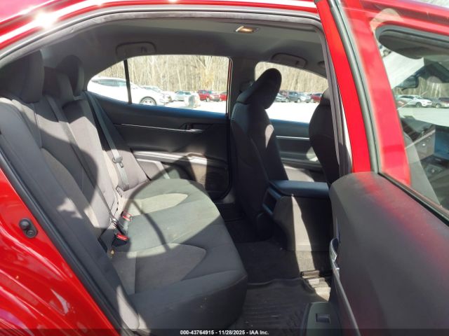 Toyota Camry Le Image 12