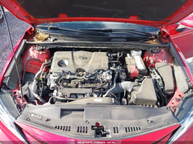 Toyota Camry Le Image 8