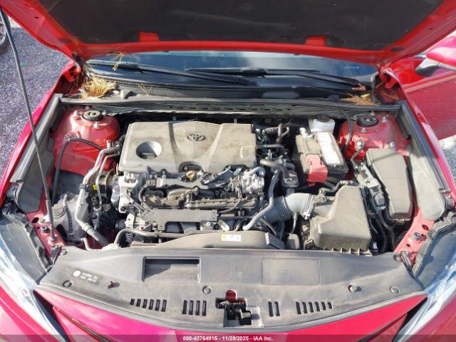 Toyota Camry Le Image 8