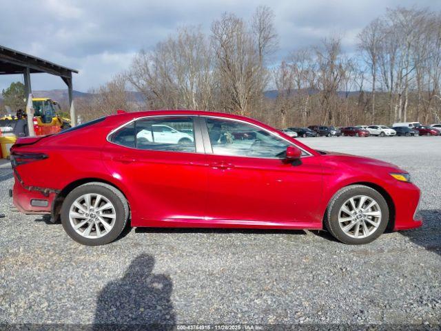 Toyota Camry Le Image 11