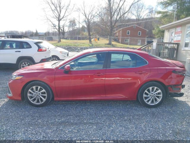 Toyota Camry Le Image 13