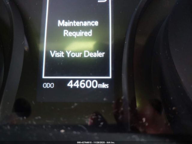 Toyota Camry Le Image 18