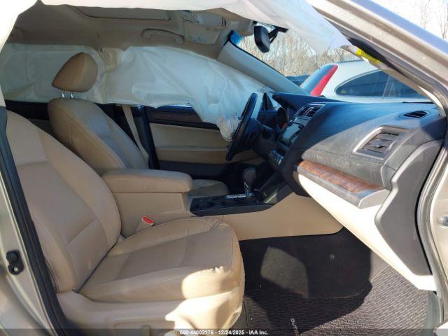 Subaru Outback 2.5i Limited Image 3