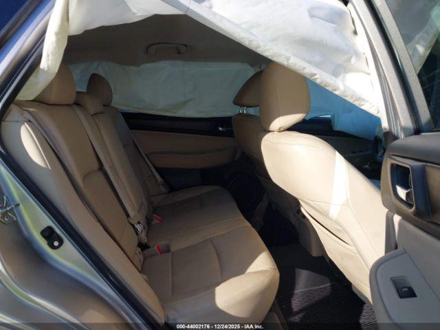 Subaru Outback 2.5i Limited Image 7