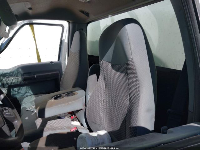 Ford F-650 Gas Image 10