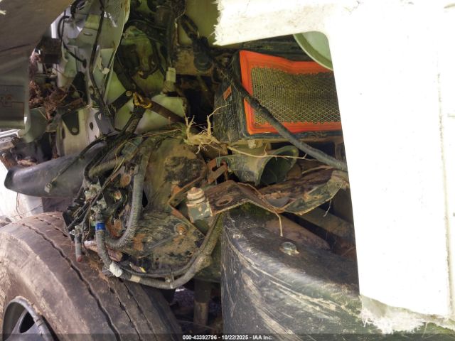 Ford F-650 Gas Image 12