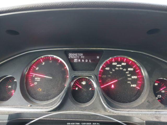 GMC Acadia Denali Image 3