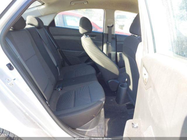 Hyundai ACCENT Se Image 12