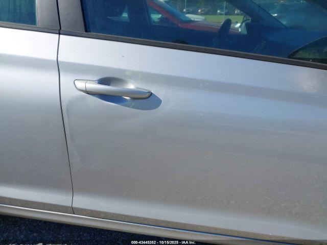 Hyundai ACCENT Se Image 18