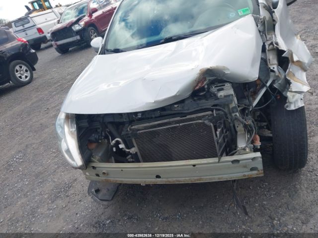 Nissan Versa 1.6 Sv Image 17