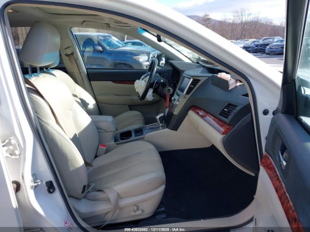 Subaru Outback 2.5i Limited Image 6