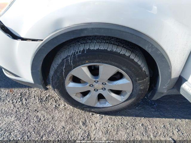 Subaru Outback 2.5i Limited Image 16