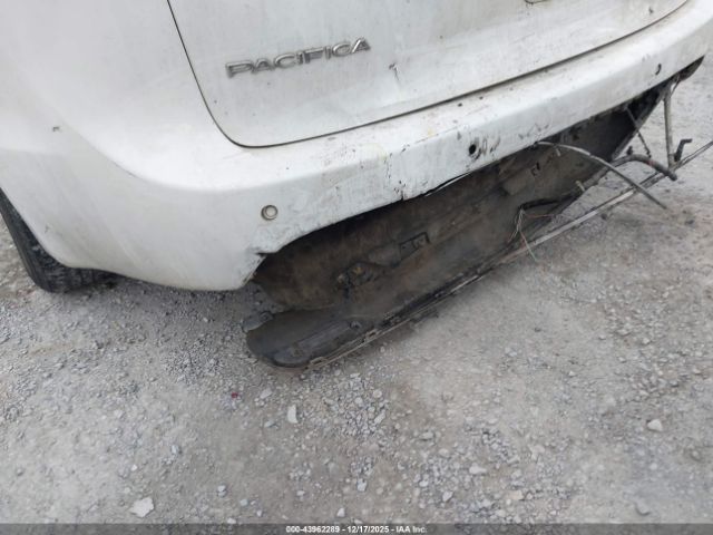 Chrysler Pacifica Touring L Image 6