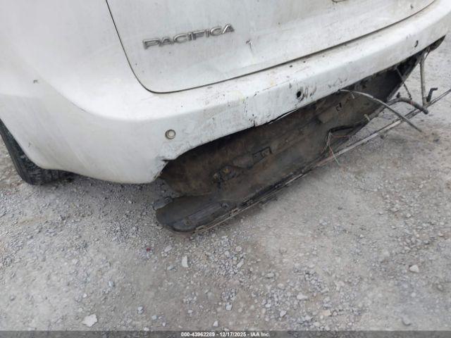 Chrysler Pacifica Touring L Image 6