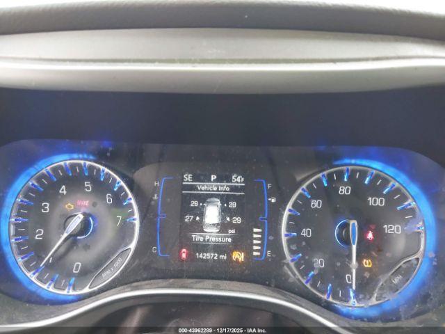 Chrysler Pacifica Touring L Image 5