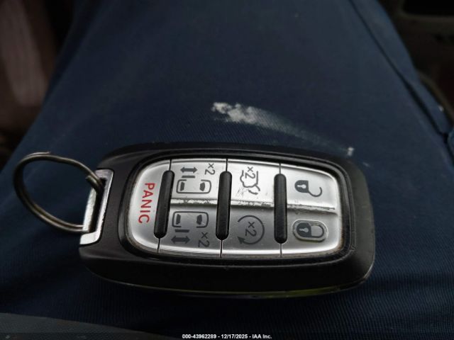 Chrysler Pacifica Touring L Image 8