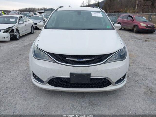 Chrysler Pacifica Touring L Image 17