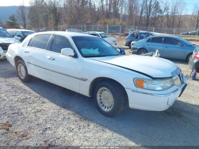 Lincoln Towncar Executive Image 1
