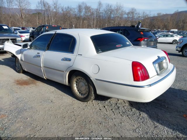 Lincoln Towncar Executive Image 11