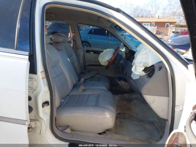 Lincoln Towncar Executive Image 3