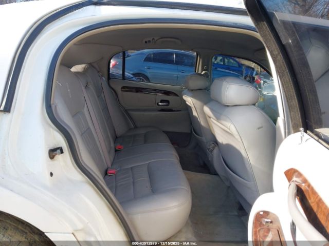 Lincoln Towncar Executive Image 2