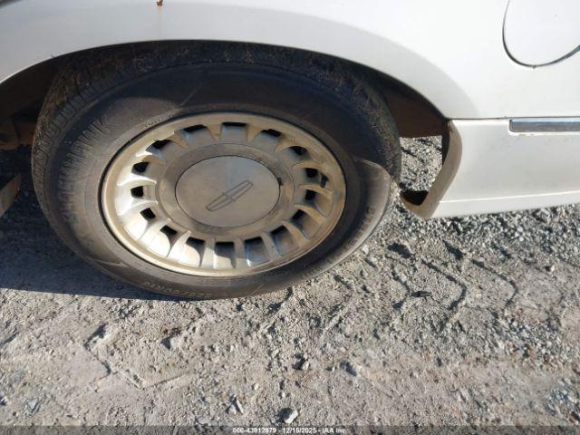 Lincoln Towncar Executive Image 15