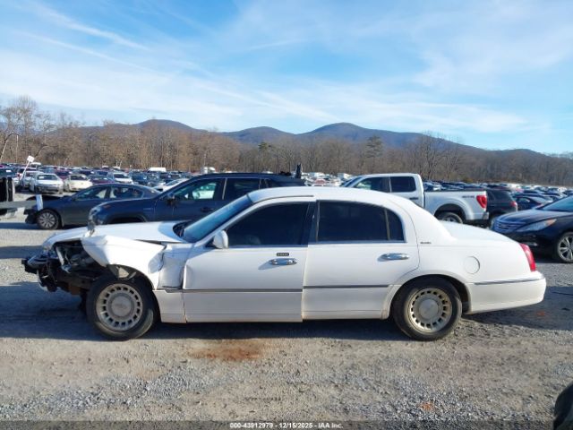 Lincoln Towncar Executive Image 16