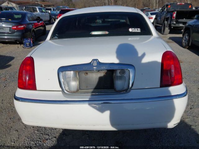 Lincoln Towncar Executive Image 5