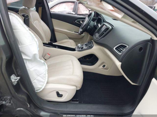 Chrysler 200 C Image 17